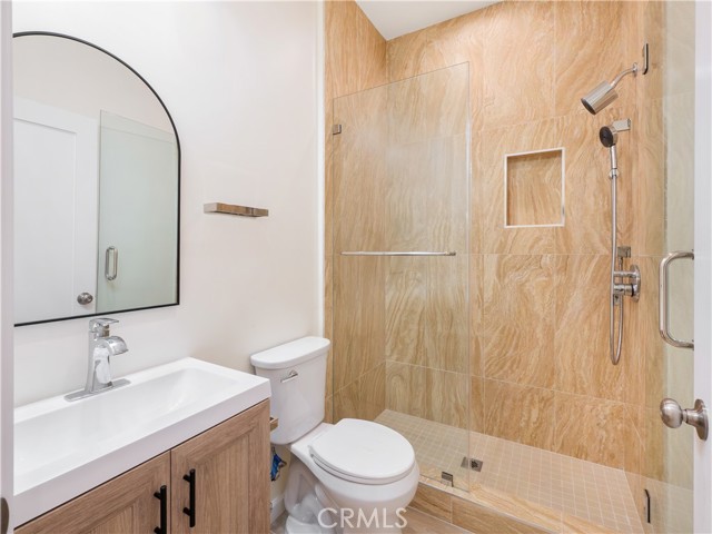 Detail Gallery Image 12 of 14 For 636 Pioneer a,  Glendale,  CA 91203 - 2 Beds | 2 Baths