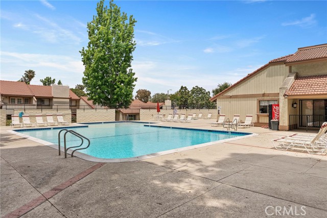 18301 Gum Tree Lane, Huntington Beach CA: https://media.crmls.org/medias/f4c79609-69f8-42f6-bcf8-3b1825e0020e.jpg