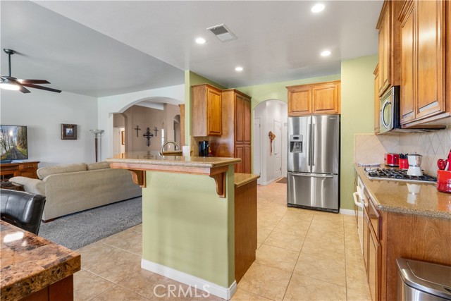 Detail Gallery Image 7 of 29 For 12508 Montbatten Pl, Bakersfield,  CA 93312 - 4 Beds | 2/1 Baths