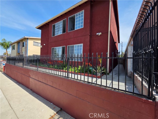 Detail Gallery Image 4 of 10 For 1564 Locust, Long Beach,  CA 90813 - – Beds | – Baths