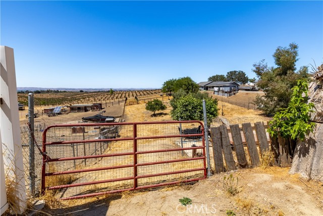 7240 Iverson Place, Paso Robles CA: https://media.crmls.org/medias/f4c92a1d-43d7-4ba8-b09f-d144fe0f4b7b.jpg