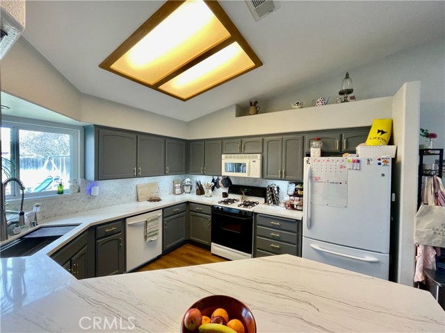 Detail Gallery Image 4 of 21 For 443 S Park, Kerman,  CA 93630 - 4 Beds | 2 Baths