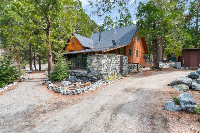 Detail Gallery Image 4 of 33 For 41524 Alder Dr, Forest Falls,  CA 92339 - 2 Beds | 2 Baths