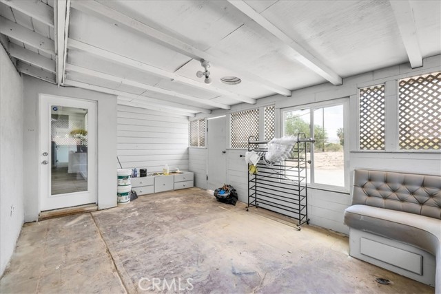 73355 Sun Valley Drive, 29 Palms CA: https://media.crmls.org/medias/f4cca167-1da1-4ef4-beac-3d32190553e8.jpg