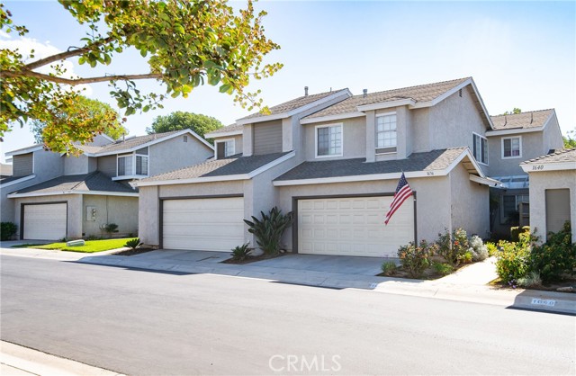 Detail Gallery Image 1 of 30 For 1636 Sumac Pl, Corona,  CA 92882 - 2 Beds | 2/1 Baths