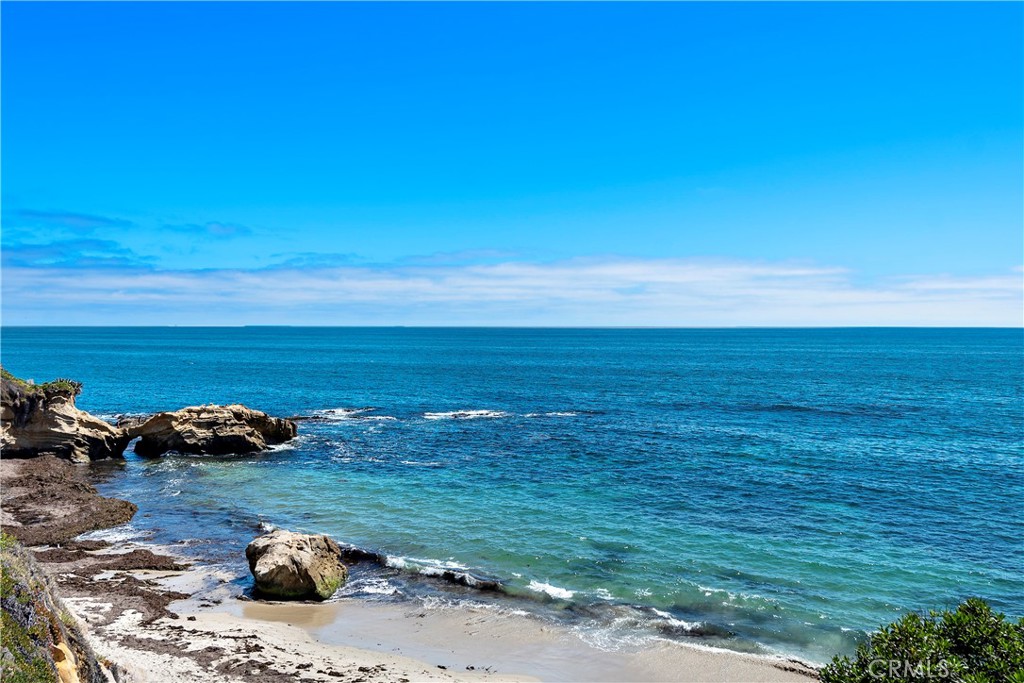 https://media.crmls.org/medias/f4ccff45-56cb-481a-90c9-ad634bb9d29c.jpg?preset=X-Large