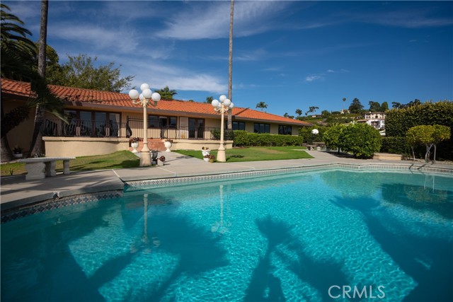 Detail Gallery Image 19 of 75 For 984 La Cresta Pl, Palos Verdes Estates,  CA 90274 - 6 Beds | 4 Baths