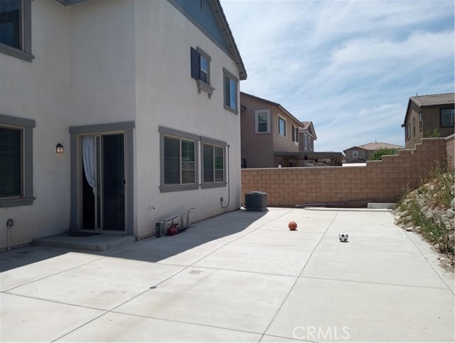 16654 Emerson Lane, Fontana CA: https://media.crmls.org/medias/f4cef3cf-bea7-4180-95cd-9d6aae2be84a.jpg