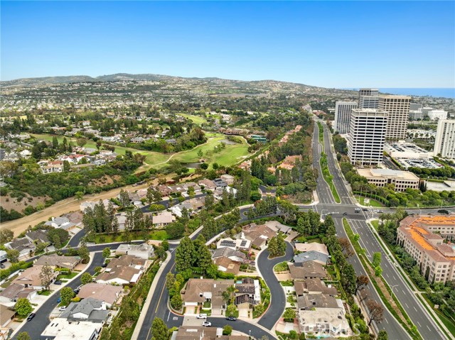 6 Rue Marseilles, Newport Beach CA: https://media.crmls.org/medias/f4cf480c-c848-4ef0-a3b4-28de5b569d7a.jpg
