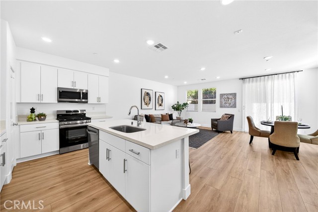 Detail Gallery Image 16 of 47 For 300 Vista Dr #94,  La Habra,  CA 90631 - 3 Beds | 2/1 Baths