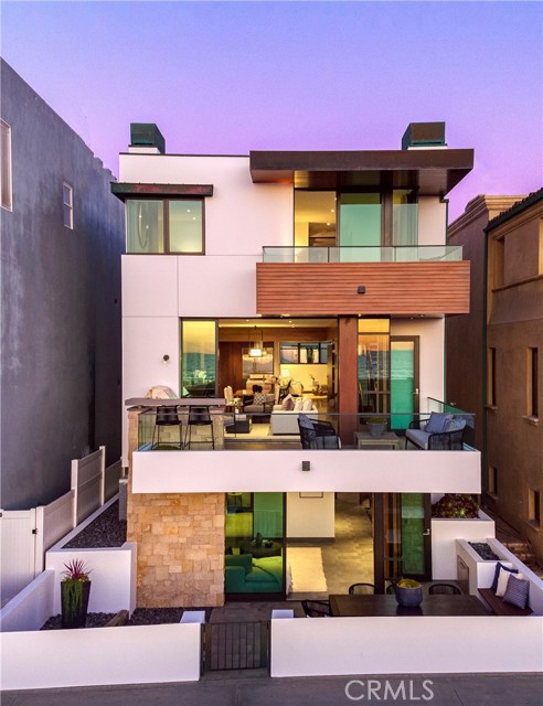 732 The Strand, Hermosa Beach, California 90254, 4 Bedrooms Bedrooms, ,2 BathroomsBathrooms,Residential,Sold,The Strand,SB25197850
