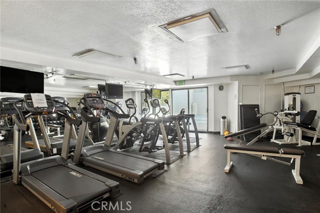 121 S Hope Street, Los Angeles CA: https://media.crmls.org/medias/f4d10240-e907-4d77-8ad5-e0ed0d533f4c.jpg