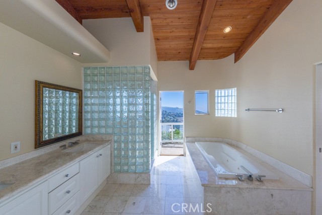 Detail Gallery Image 17 of 35 For 1564 Skyline Dr, Laguna Beach,  CA 92651 - 3 Beds | 3 Baths