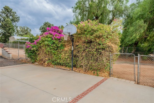 16600 Porter Avenue, Riverside CA: https://media.crmls.org/medias/f4d14b76-e60f-447b-95ad-547847819136.jpg