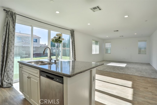 Detail Gallery Image 6 of 33 For 6614 Ardmore Ct, Palmdale,  CA 93552 - 4 Beds | 3 Baths