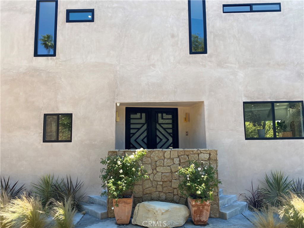 7. 2743 Laurel Canyon Boulevard Los Angeles, CA 90046