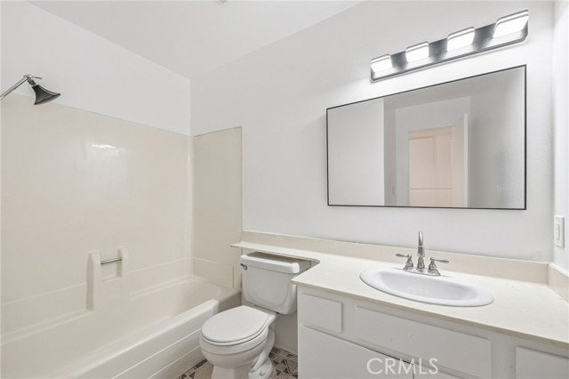 Detail Gallery Image 12 of 17 For 15030 Victory Bld #103,  Van Nuys,  CA 91411 - 2 Beds | 2 Baths