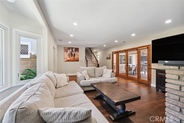 2248 E Chevy Chase Drive, Glendale CA: https://media.crmls.org/medias/f4d3eb21-3d36-4e15-9313-7cd2658ece7a.jpg