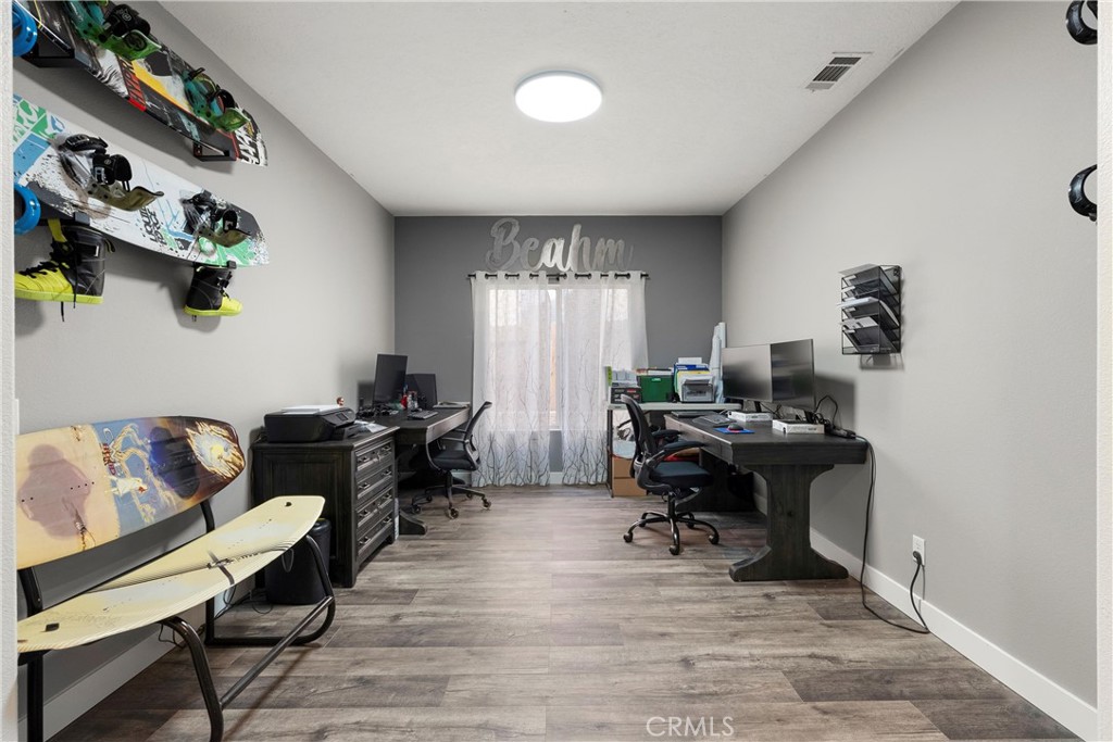 https://media.crmls.org/medias/f4d4663d-1281-457a-b9b1-94342debd3d5.jpg?preset=X-Large
