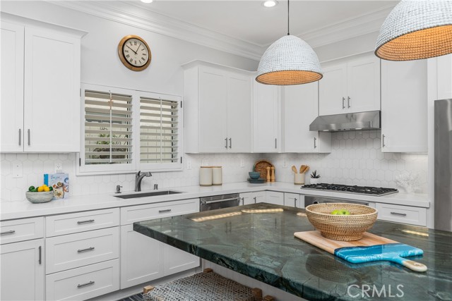 117 Alabama Street, Huntington Beach CA: https://media.crmls.org/medias/f4d4e470-b69b-4d1b-ac21-a25c8c03af50.jpg
