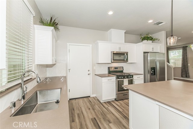 Detail Gallery Image 14 of 39 For 4085 N Sandrini, Fresno,  CA 93723 - 3 Beds | 2/1 Baths