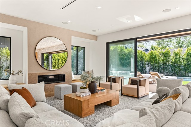 4453 Gentry Avenue, Studio City CA: https://media.crmls.org/medias/f4d7248e-1b87-4e3e-8716-bfa293cc3850.jpg