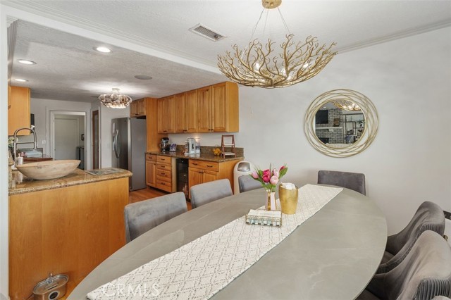 Detail Gallery Image 11 of 51 For 22386 Whirlaway, Canyon Lake,  CA 92587 - 3 Beds | 3 Baths