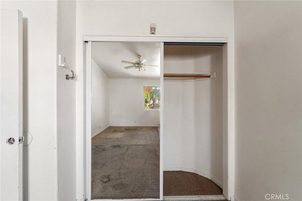 https://media.crmls.org/medias/f4d9ac96-e8fe-4631-8813-bed6afbddbb2.jpg?preset=X-Large