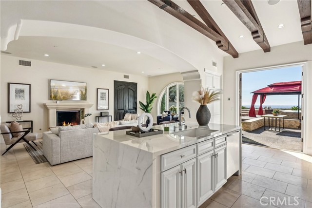 3 Coral Cay, Newport Coast CA: https://media.crmls.org/medias/f4d9e2c7-6e96-42ed-8958-da321cdfd976.jpg