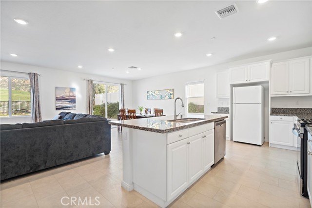 Detail Gallery Image 10 of 66 For 8044 Country Mile Ln, Riverside,  CA 92507 - 5 Beds | 3/1 Baths