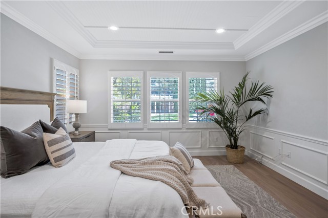 9 Whitford, Irvine CA: https://media.crmls.org/medias/f4db1633-d693-40de-829d-2ef557b2cc85.jpg