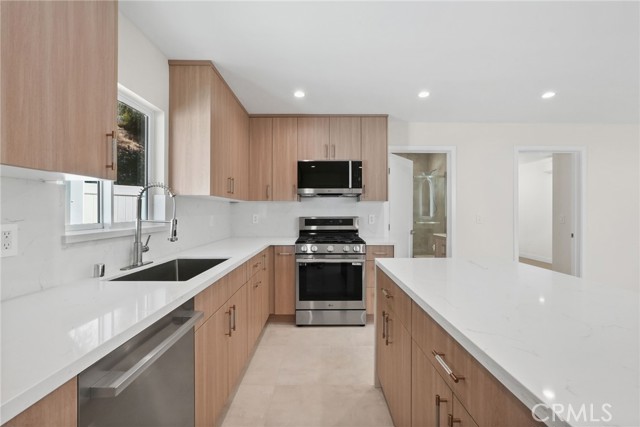 16511 San Fernando Mission Boulevard photo 14