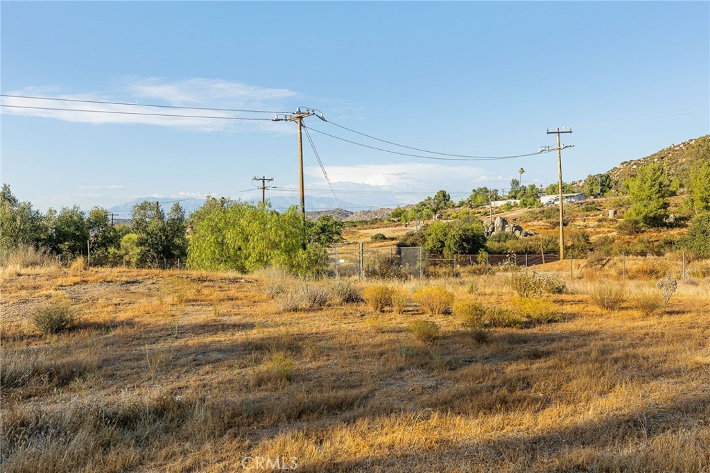 https://media.crmls.org/medias/f4db921f-1e7b-4ec4-99a7-030facbe6853.jpg?preset=X-Large