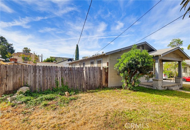 Detail Gallery Image 4 of 14 For 600 Raleigh, Glendale,  CA 91205 - 2 Beds | 1 Baths