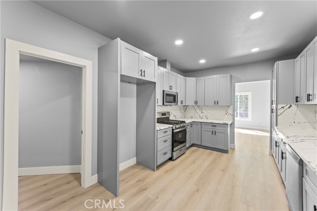 Detail Gallery Image 10 of 52 For 379 Buena Loma, Altadena,  CA 91001 - 7 Beds | 4 Baths