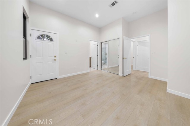 Detail Gallery Image 4 of 17 For 1324 Winchester Ave a,  Glendale,  CA 91201 - 2 Beds | 2 Baths