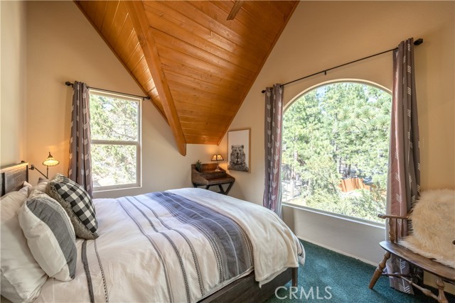 42816 Monterey Street, Big Bear Lake CA: https://media.crmls.org/medias/f4dda8cf-78e2-41b3-a66a-ea53ac9aaf7e.jpg