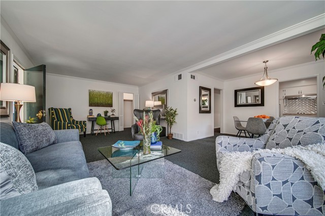 1233 North Columbus Avenue, 2C photo 8