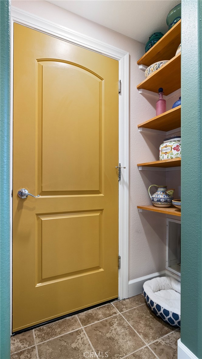 https://media.crmls.org/medias/f4dffddf-4892-474d-9ae6-4ab90e824935.jpg?preset=X-Large