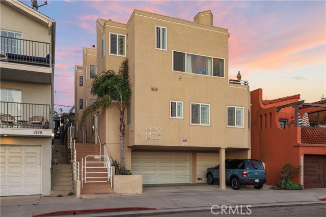 1338 Manhattan Avenue, Hermosa Beach, California 90254, 3 Bedrooms Bedrooms, ,3 BathroomsBathrooms,Residential,Sold,Manhattan,SB23150123