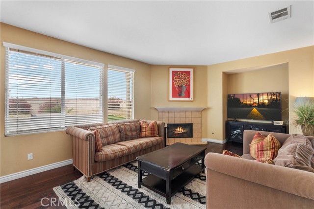 8309 Clover Creek Road, Riverside CA: https://media.crmls.org/medias/f4e04e7b-87dc-4561-b819-7fe89d81abd6.jpg