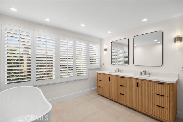 4519 Camden Drive, Corona del Mar CA: https://media.crmls.org/medias/f4e0b269-217f-4428-90d4-6b181fd1ca62.jpg