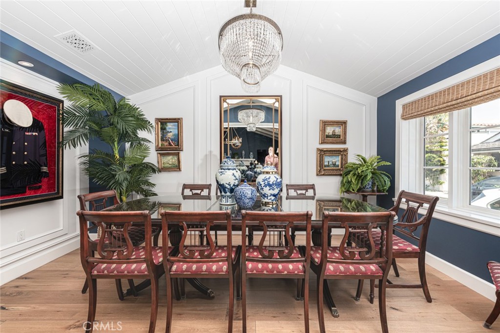 https://media.crmls.org/medias/f4e11697-244d-4b70-814e-672bddc38b3a.jpg?preset=X-Large