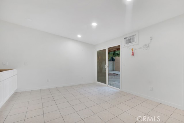 Detail Gallery Image 13 of 15 For 14937 Friar, Van Nuys,  CA 91411 - 5 Beds | 3 Baths