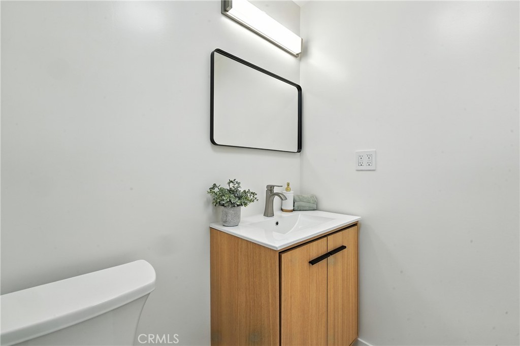 https://media.crmls.org/medias/f4e226b0-7e29-4e11-b240-cd5da788dbaa.jpg?preset=X-Large