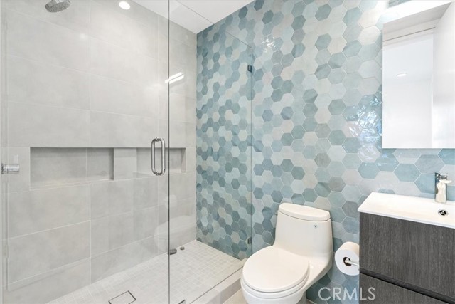 Detail Gallery Image 41 of 58 For 211 S Valley St, Burbank,  CA 91505 - 6 Beds | 6/1 Baths