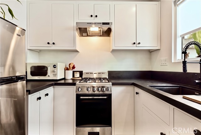 2932 Edgehill photo 44