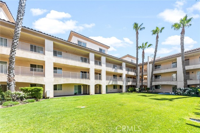 17230 Newhope Street, Fountain Valley CA: https://media.crmls.org/medias/f4e2f052-fa9c-444b-8191-69a9bac23e33.jpg