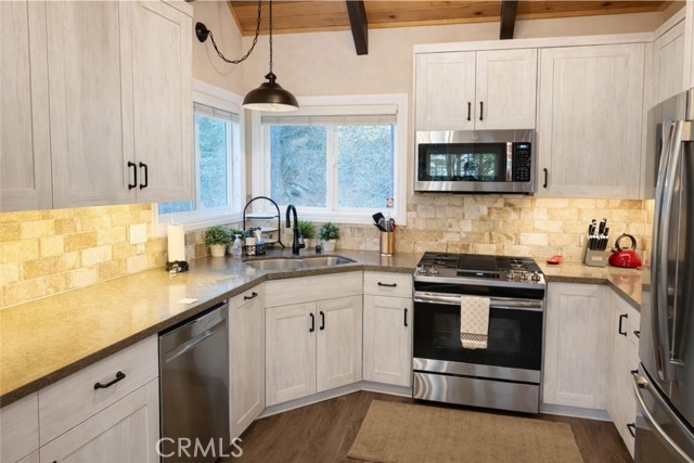 27334 Pinewood Drive, Lake Arrowhead, CA 92352