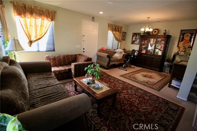 Detail Gallery Image 3 of 49 For 1227 Ayris Ave, Palmdale,  CA 93550 - 5 Beds | 2/1 Baths